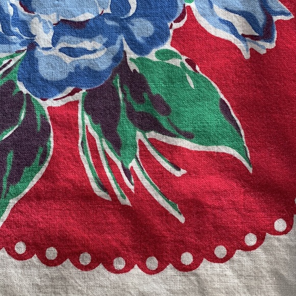 Vintage 50’s cotton tablecloth in iconic rose and daisy print. - Picture 4 of 8